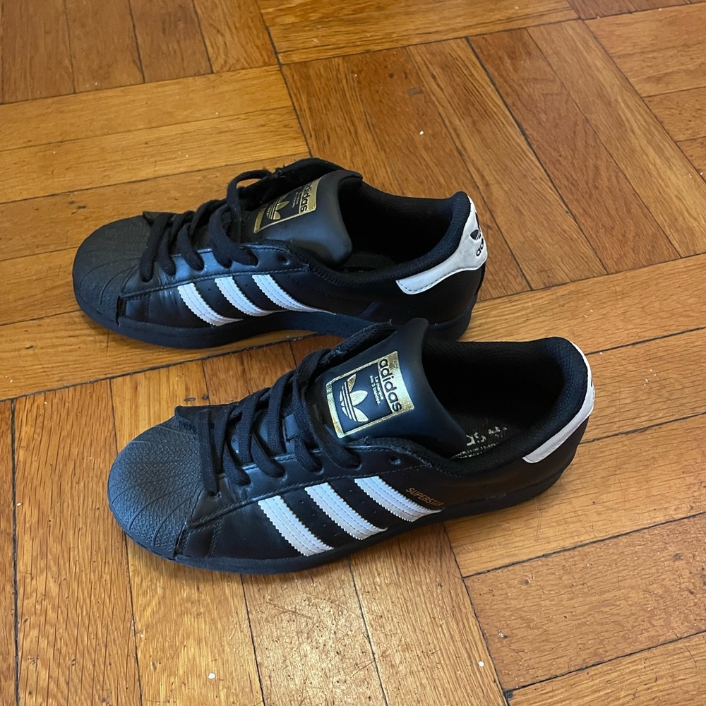 Adidas - men’s 5.5